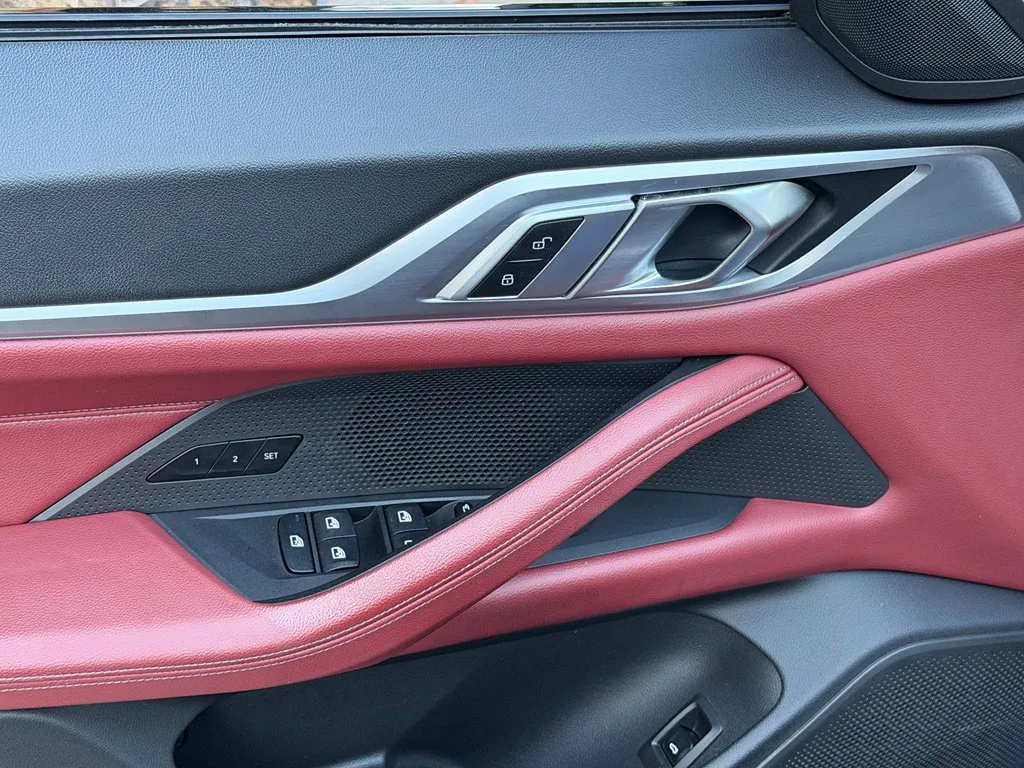 BMW i4 photo 30
