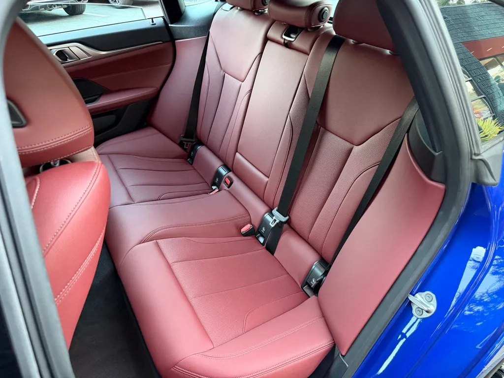 BMW i4 photo 32