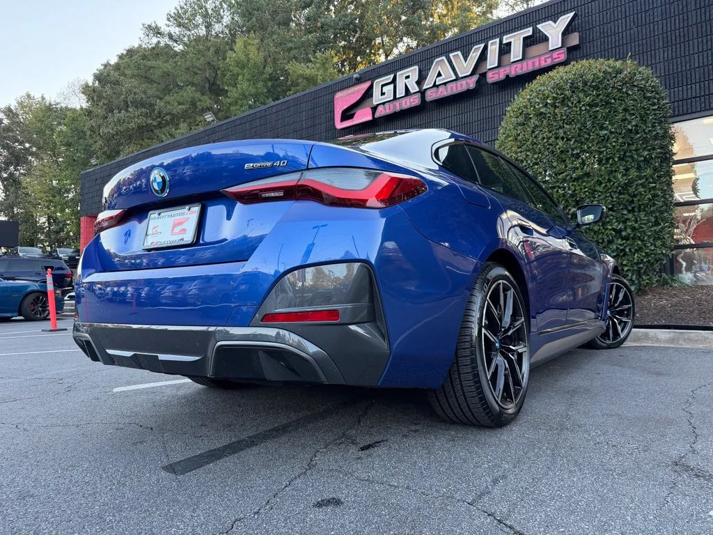 BMW i4 photo 13
