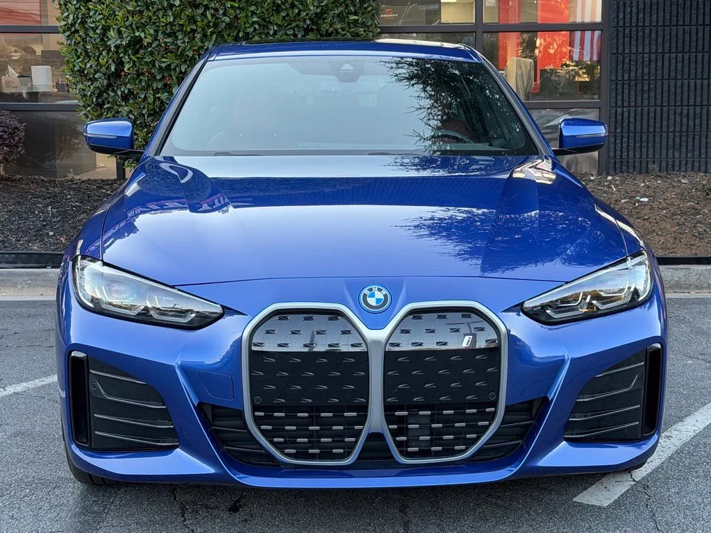 BMW i4 photo 3