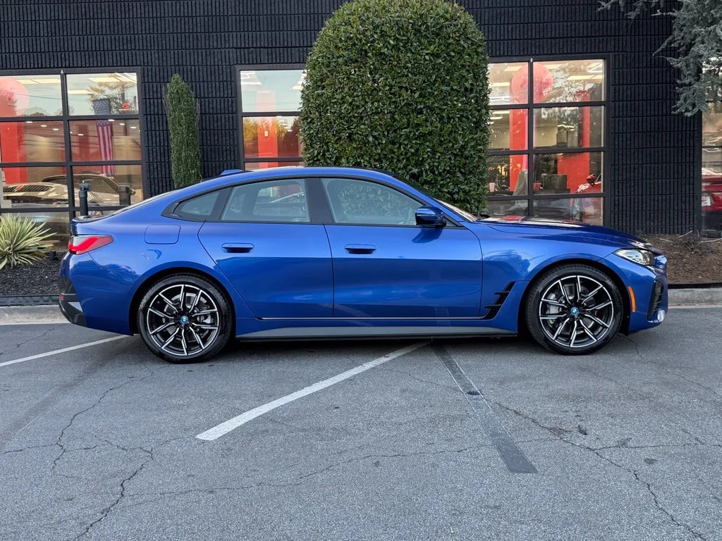 BMW i4 photo 21