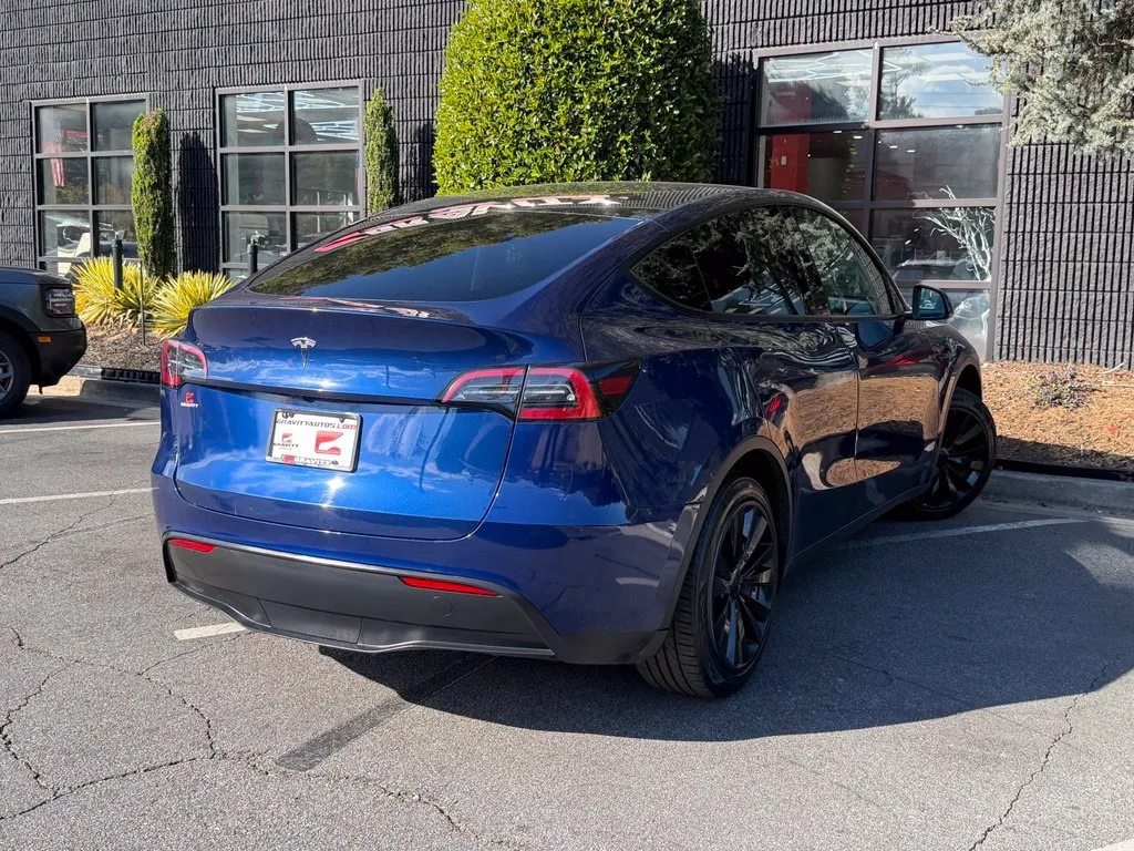 Tesla Model Y photo 12