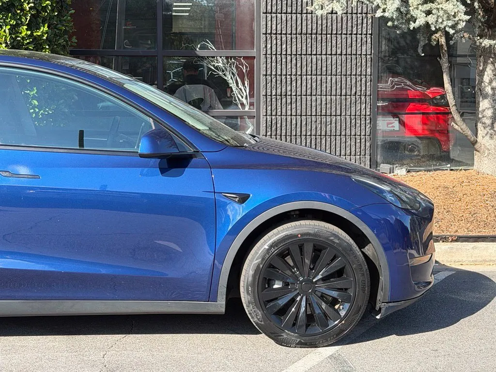 Tesla Model Y photo 23