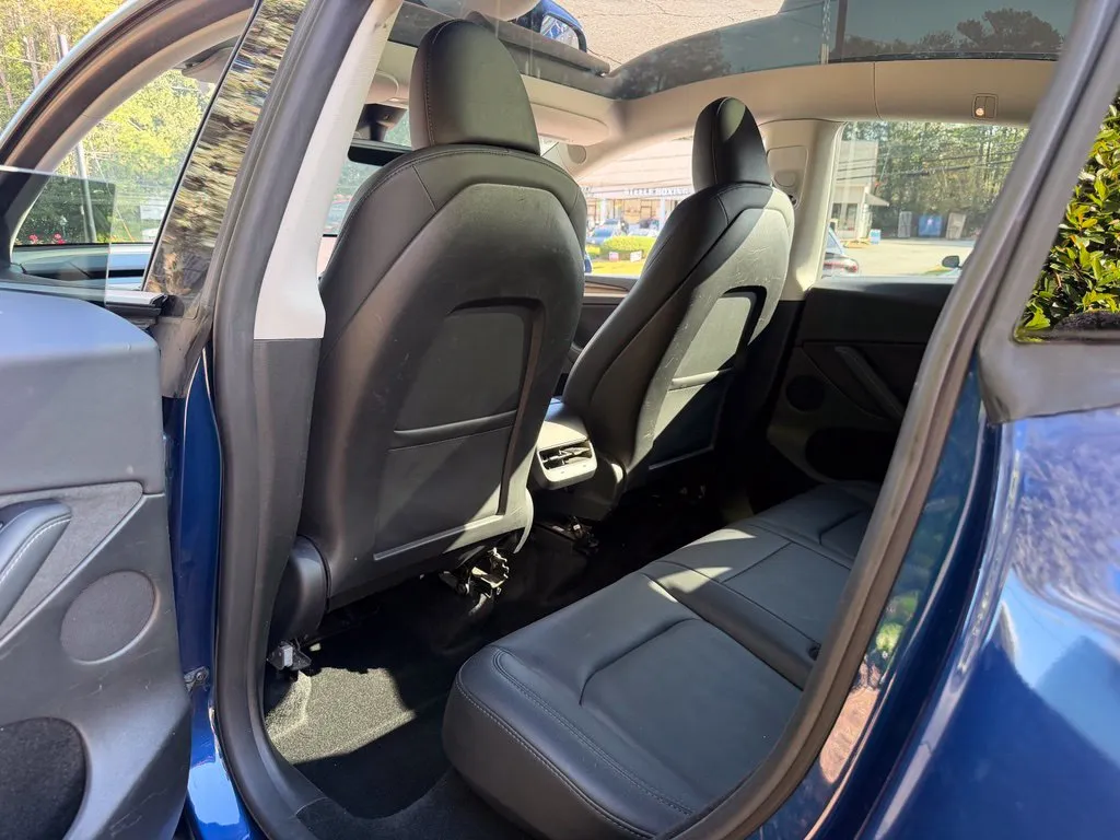 Tesla Model Y photo 30