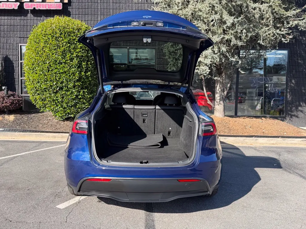 Tesla Model Y photo 17
