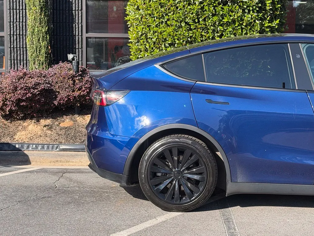 Tesla Model Y photo 22