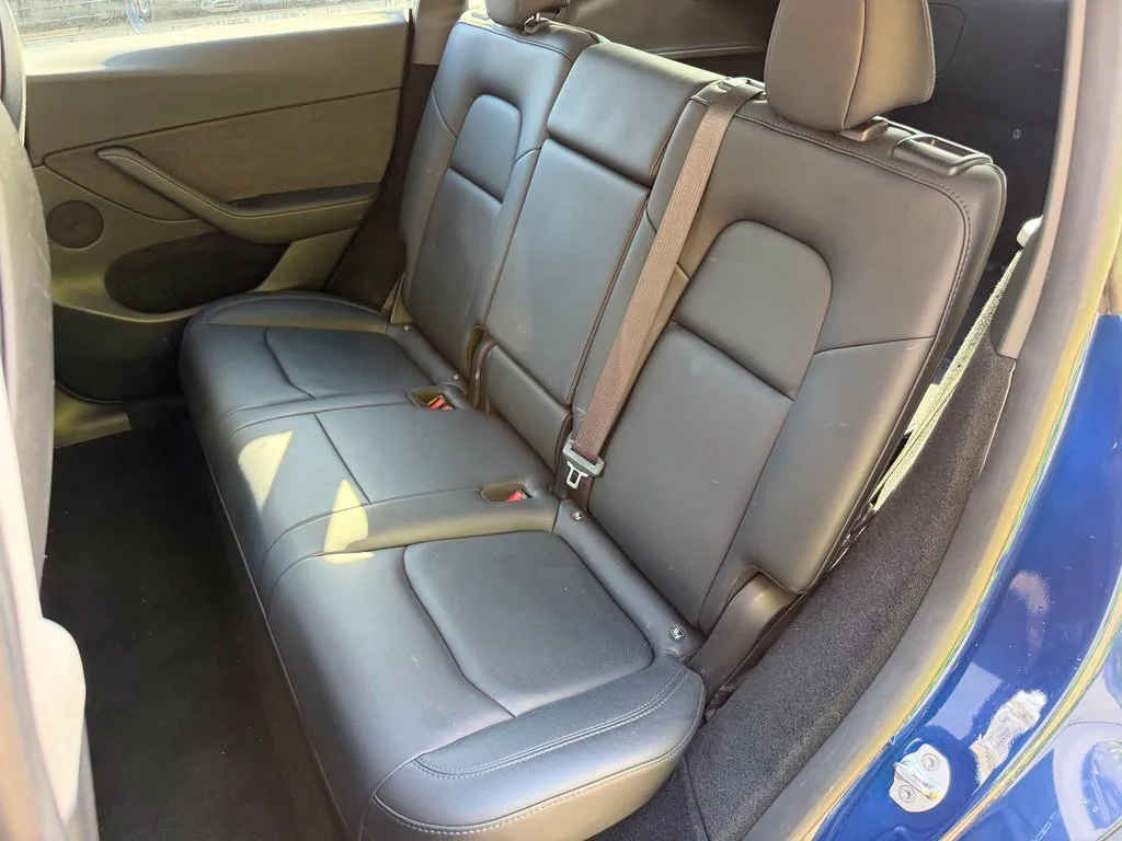 Tesla Model Y photo 31