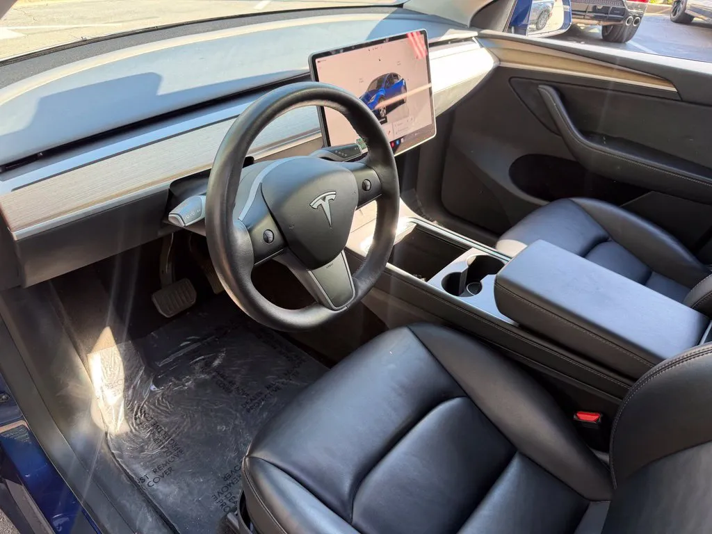 Tesla Model Y photo 24