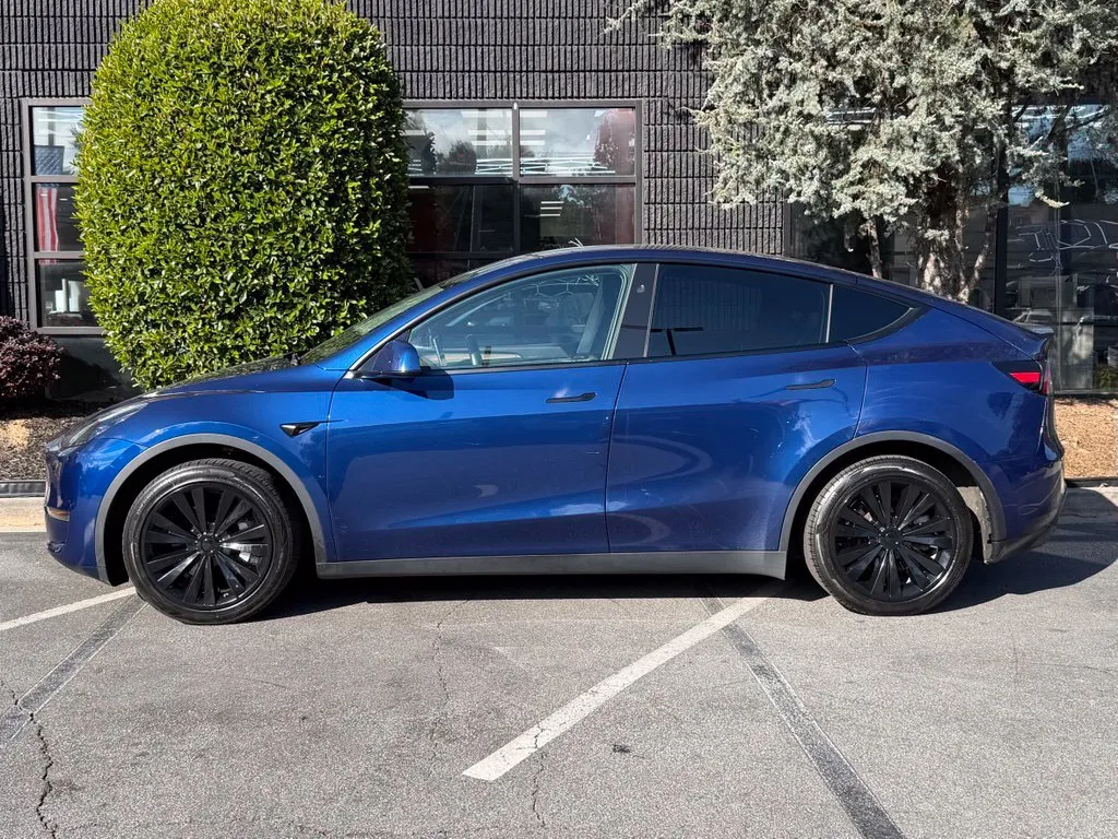 Tesla Model Y photo 9