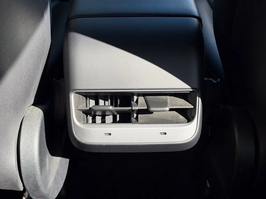 Tesla Model Y photo 49