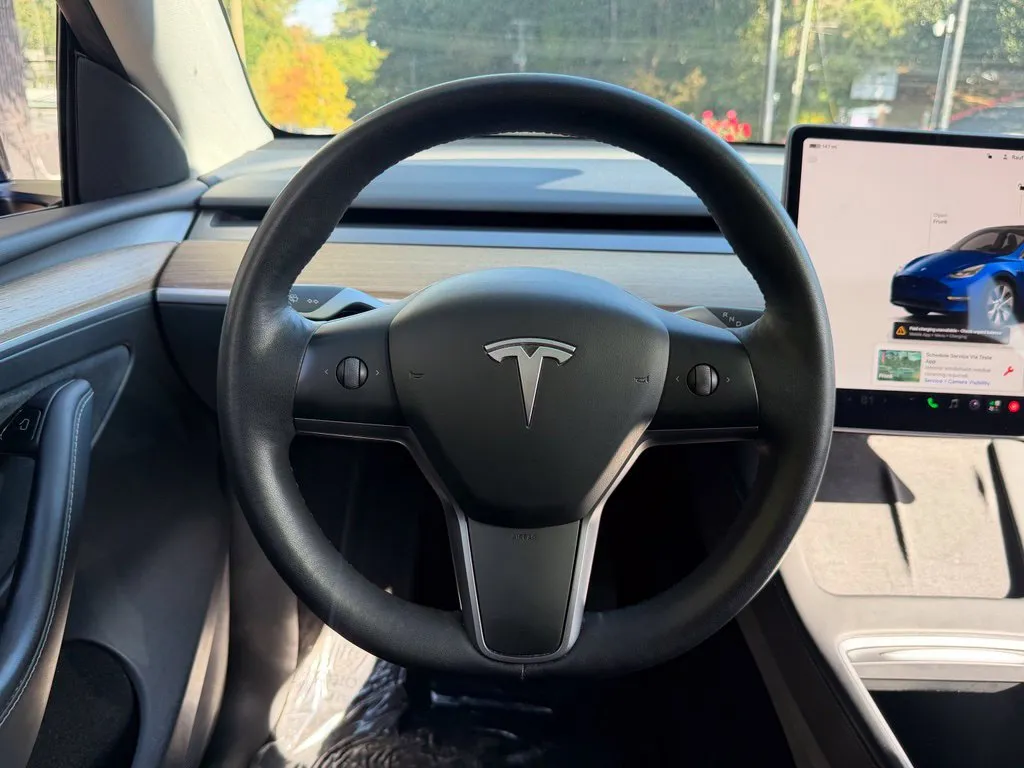 Tesla Model Y photo 43