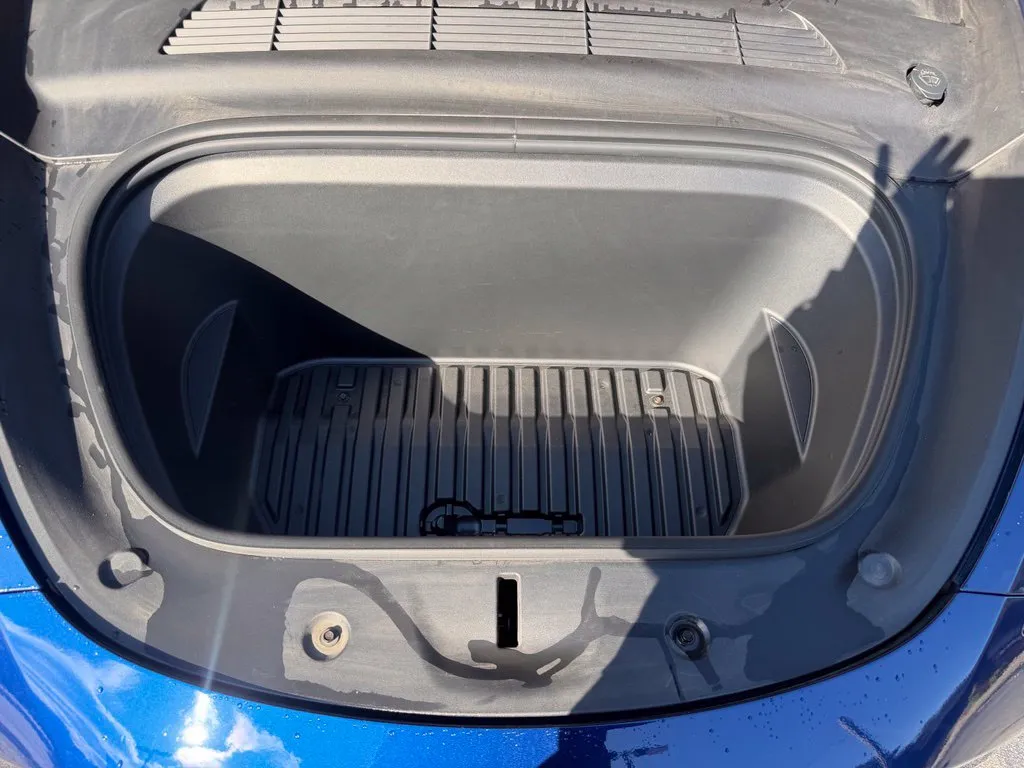 Tesla Model Y photo 6
