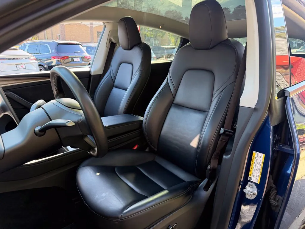 Tesla Model Y photo 26
