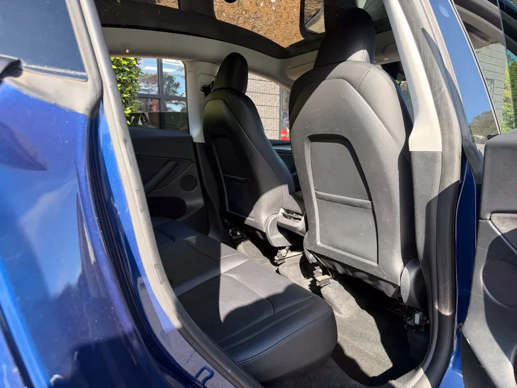 Tesla Model Y photo 38