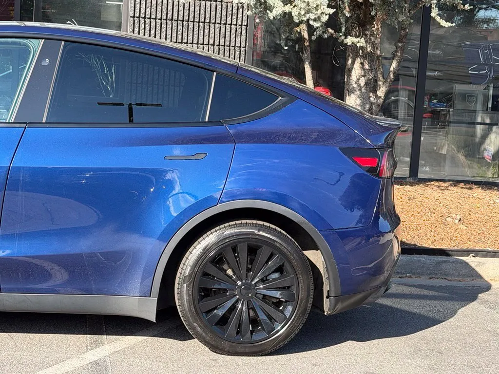 Tesla Model Y photo 11