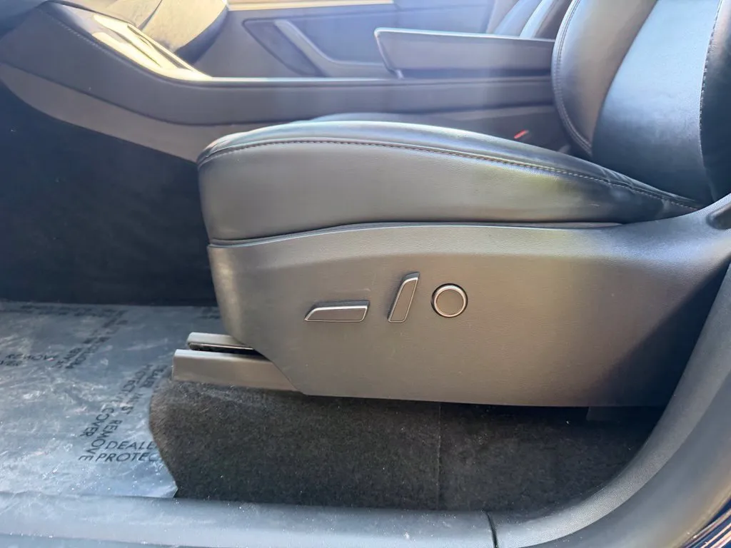 Tesla Model Y photo 27