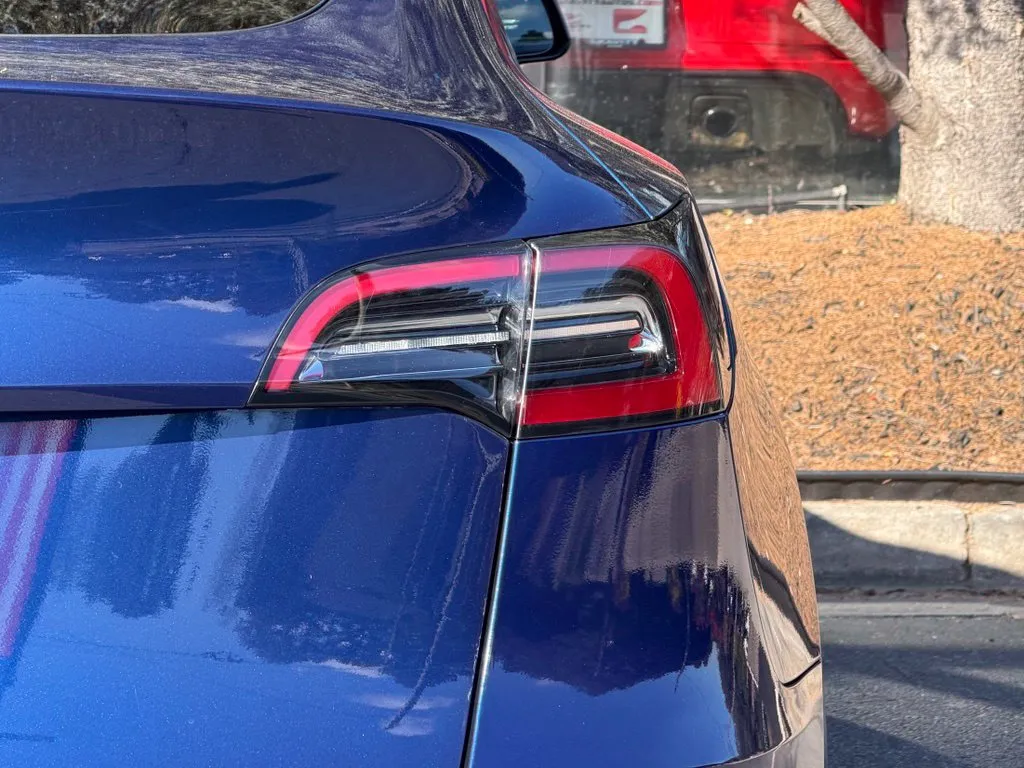Tesla Model Y photo 16