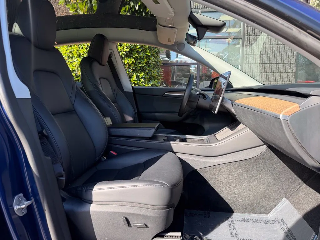 Tesla Model Y photo 33