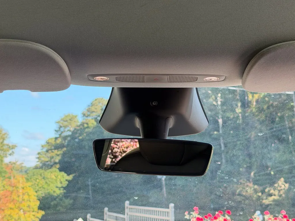 Tesla Model Y photo 48