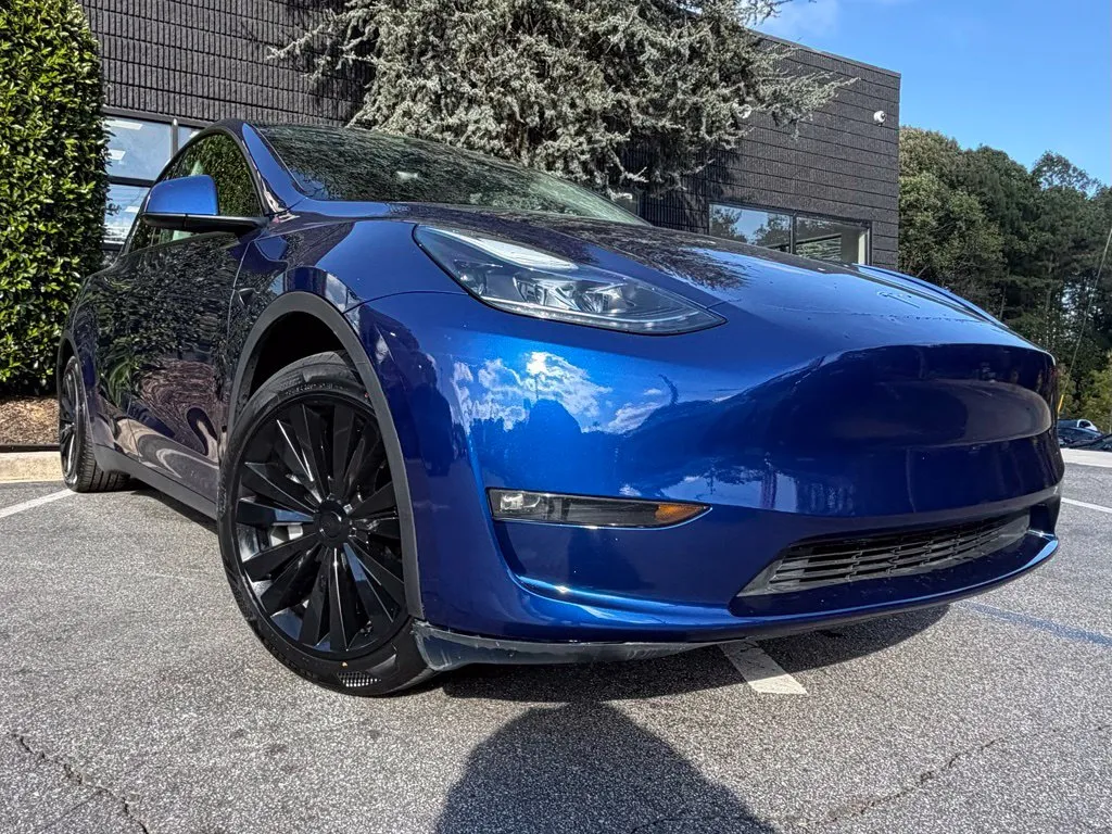 Tesla Model Y photo 8