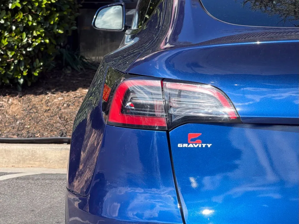 Tesla Model Y photo 15