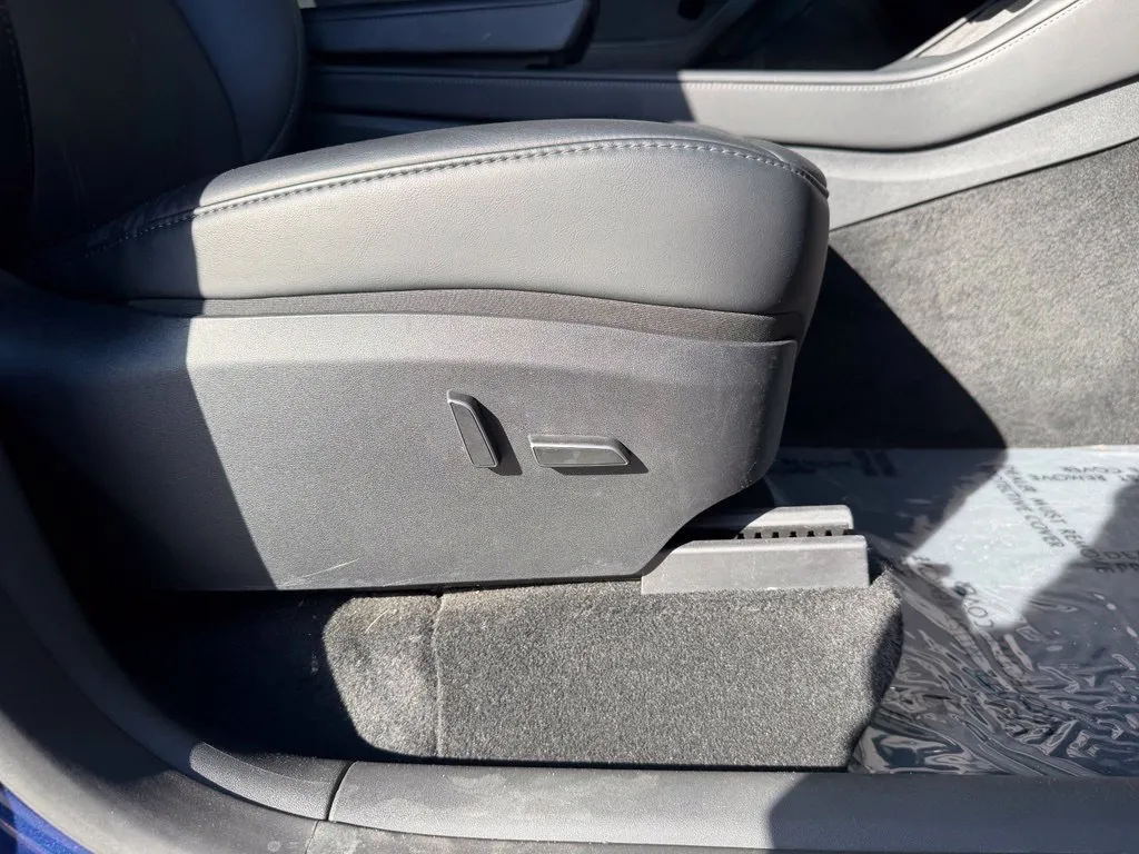 Tesla Model Y photo 35