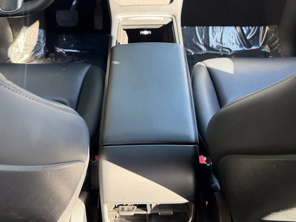 Tesla Model Y photo 47