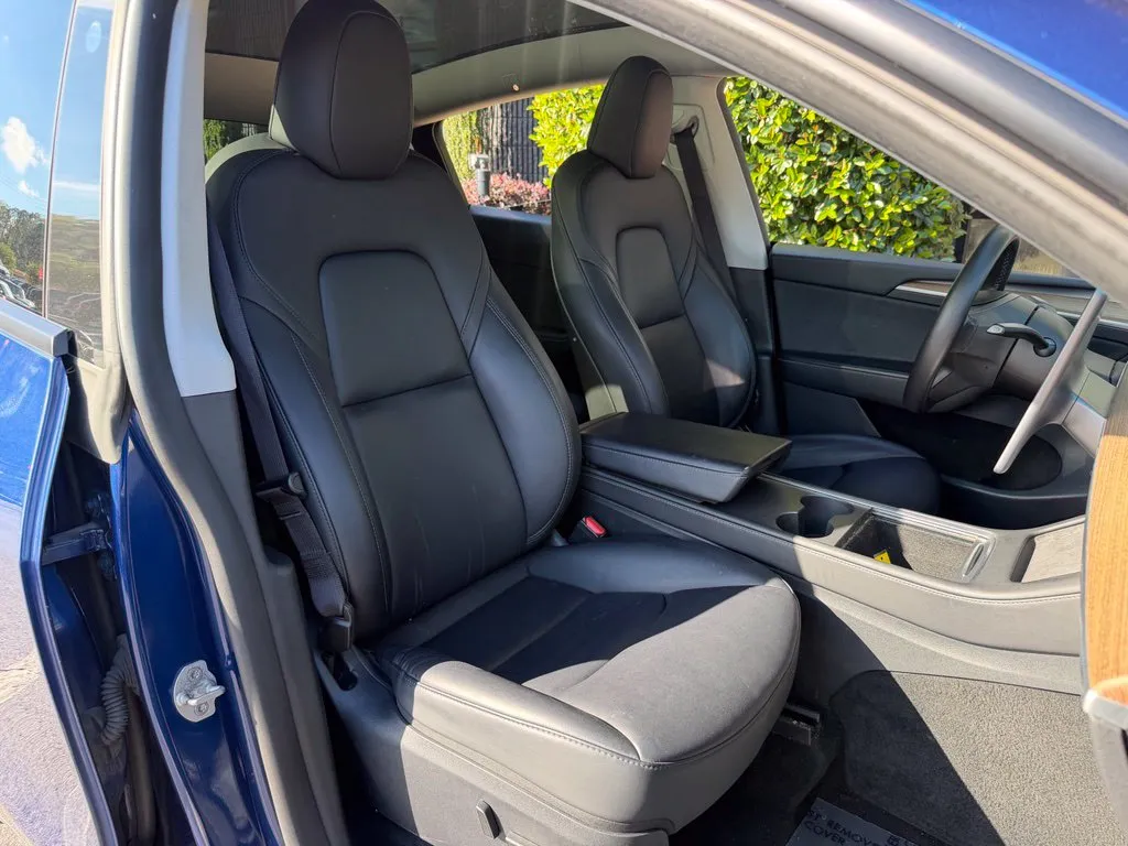Tesla Model Y photo 34