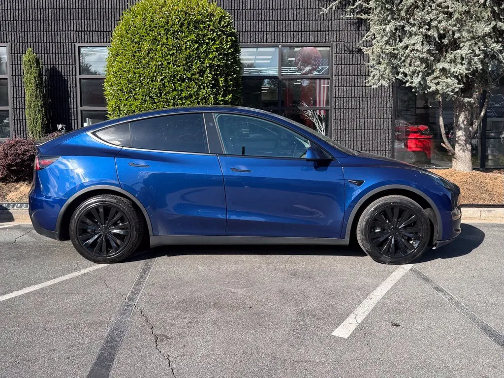 Tesla Model Y photo 21