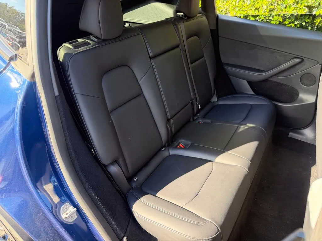 Tesla Model Y photo 39