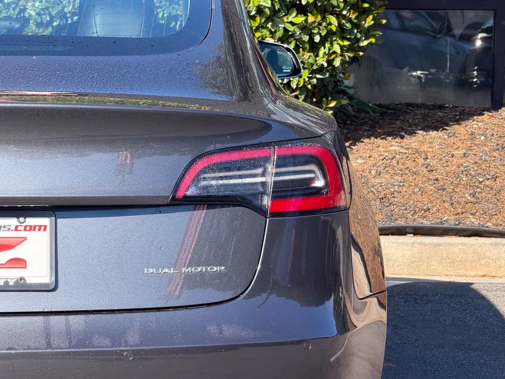 Tesla Model 3 photo 16
