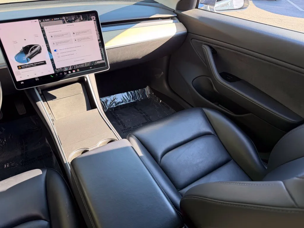 Tesla Model 3 photo 41