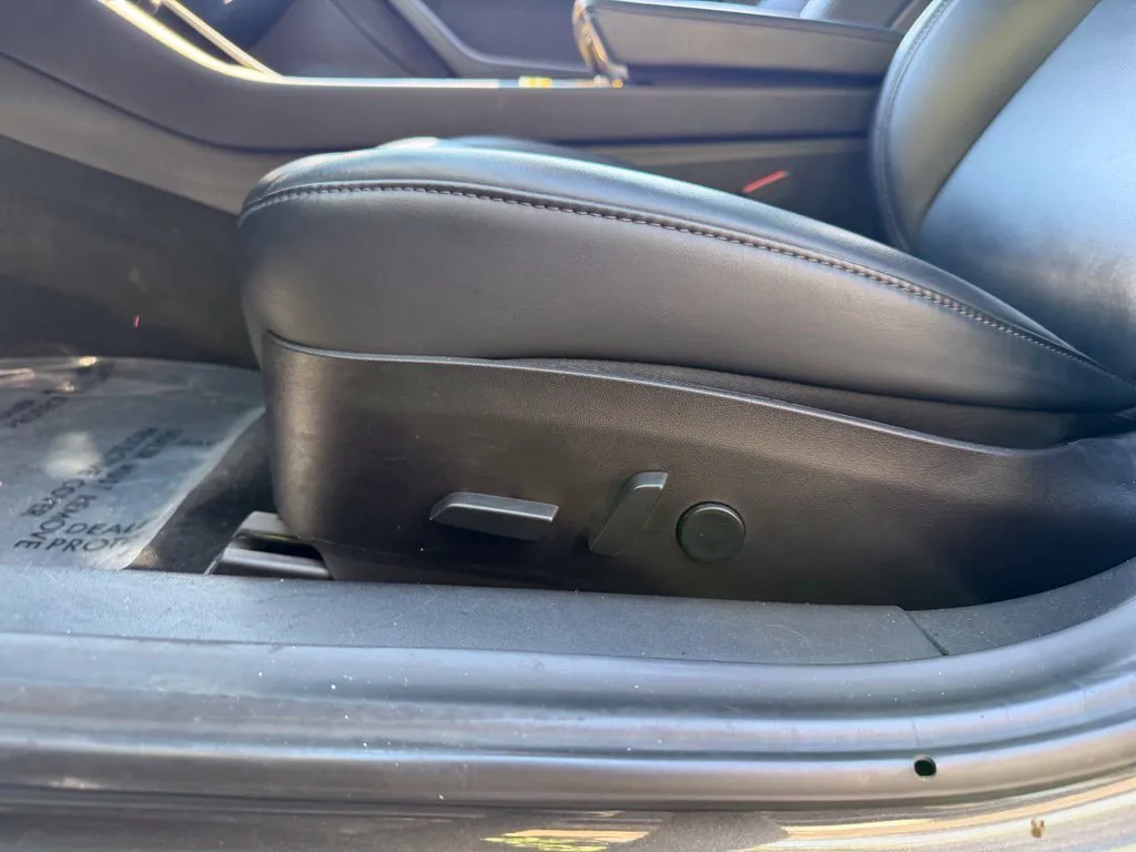 Tesla Model 3 photo 27