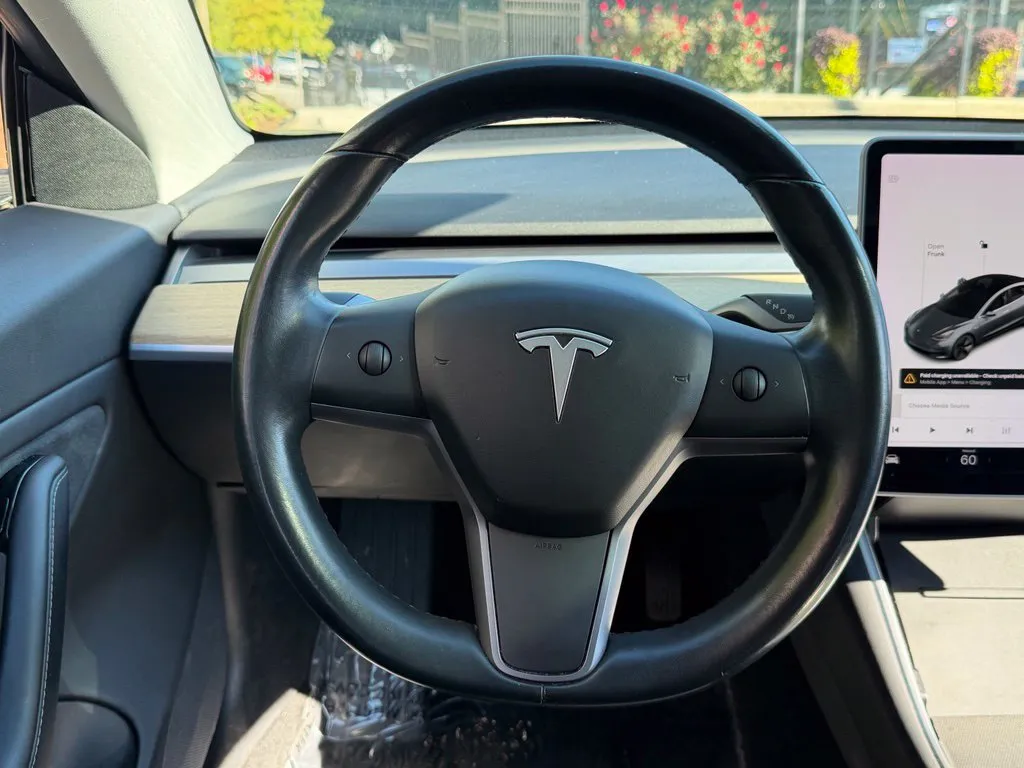 Tesla Model 3 photo 42