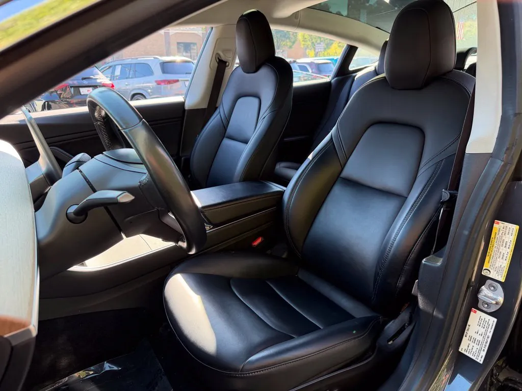 Tesla Model 3 photo 26