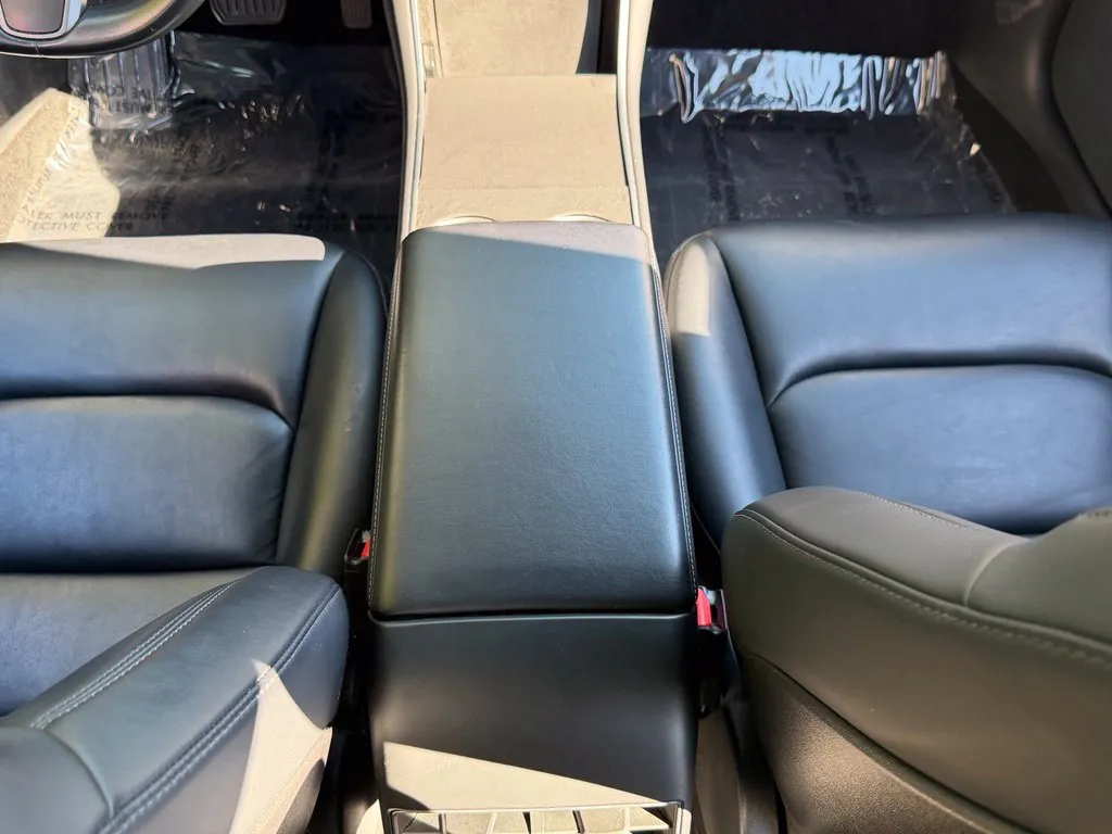 Tesla Model 3 photo 46
