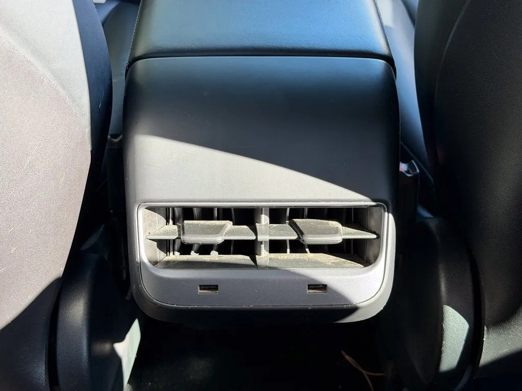 Tesla Model 3 photo 48