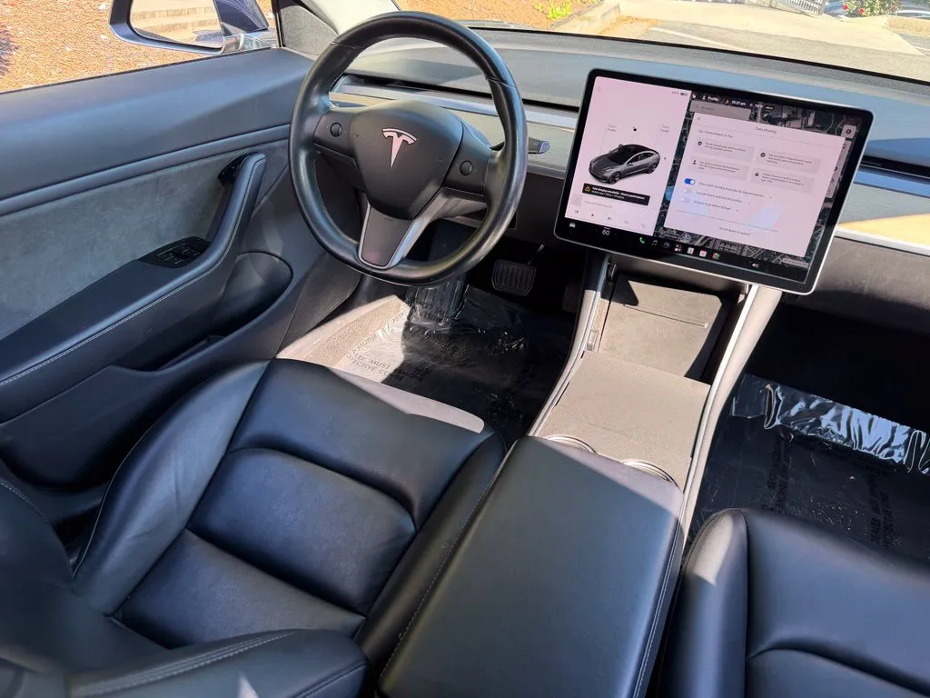 Tesla Model 3 photo 40