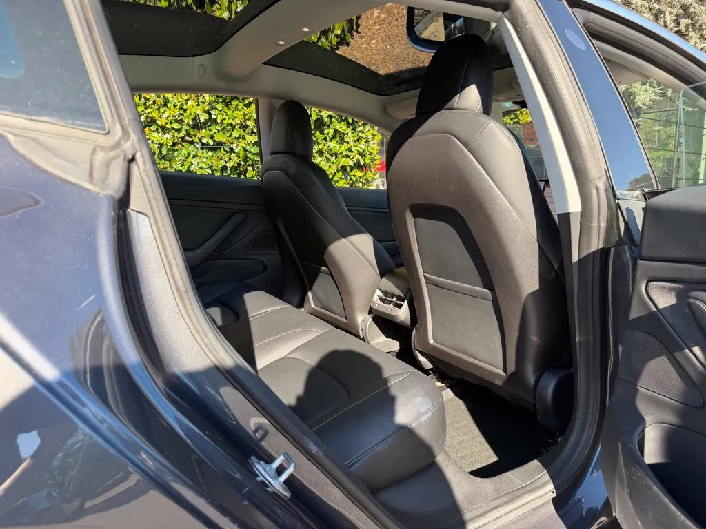 Tesla Model 3 photo 37