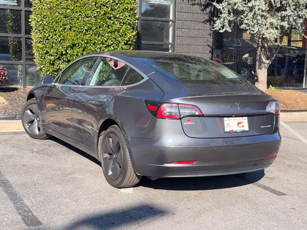 Tesla Model 3 photo 19