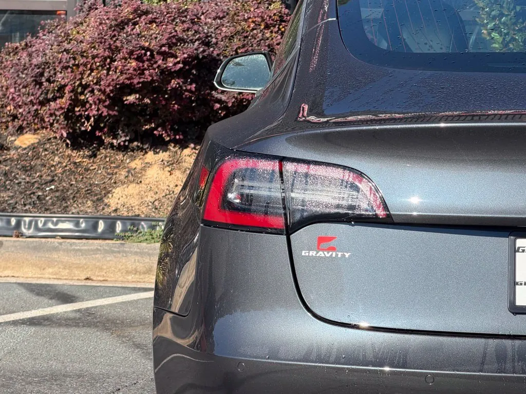 Tesla Model 3 photo 15