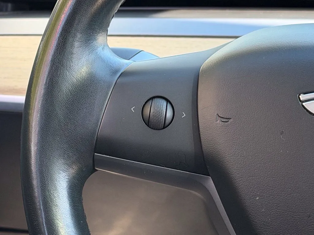 Tesla Model 3 photo 43