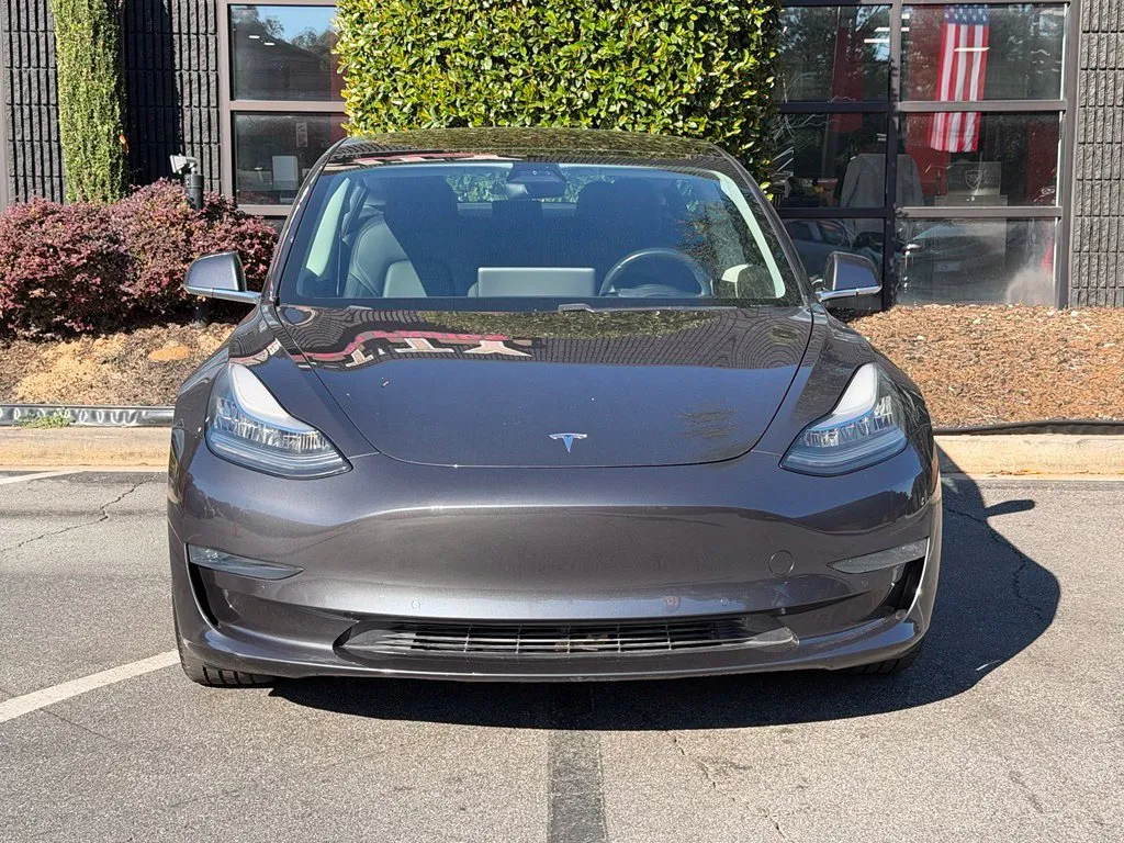 Tesla Model 3 photo 3