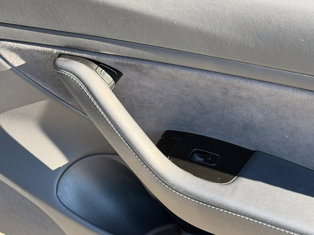 Tesla Model 3 photo 36
