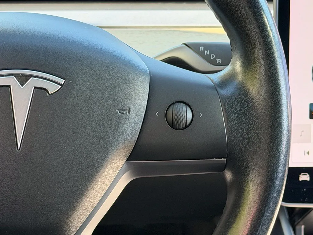 Tesla Model 3 photo 44