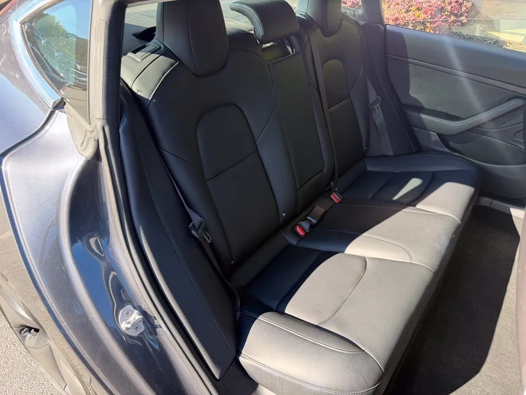 Tesla Model 3 photo 38
