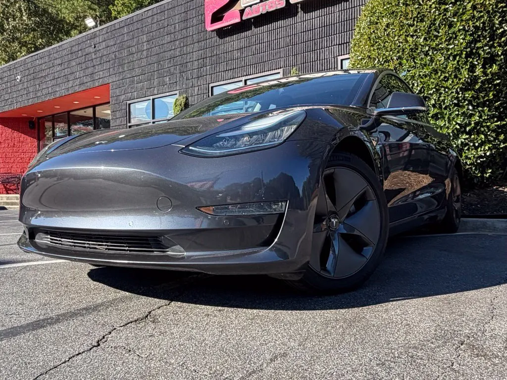 Tesla Model 3 photo 2