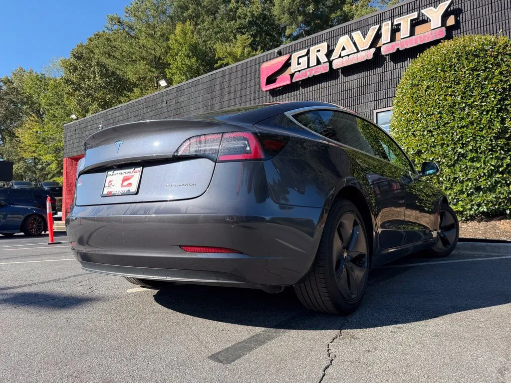 Tesla Model 3 photo 13