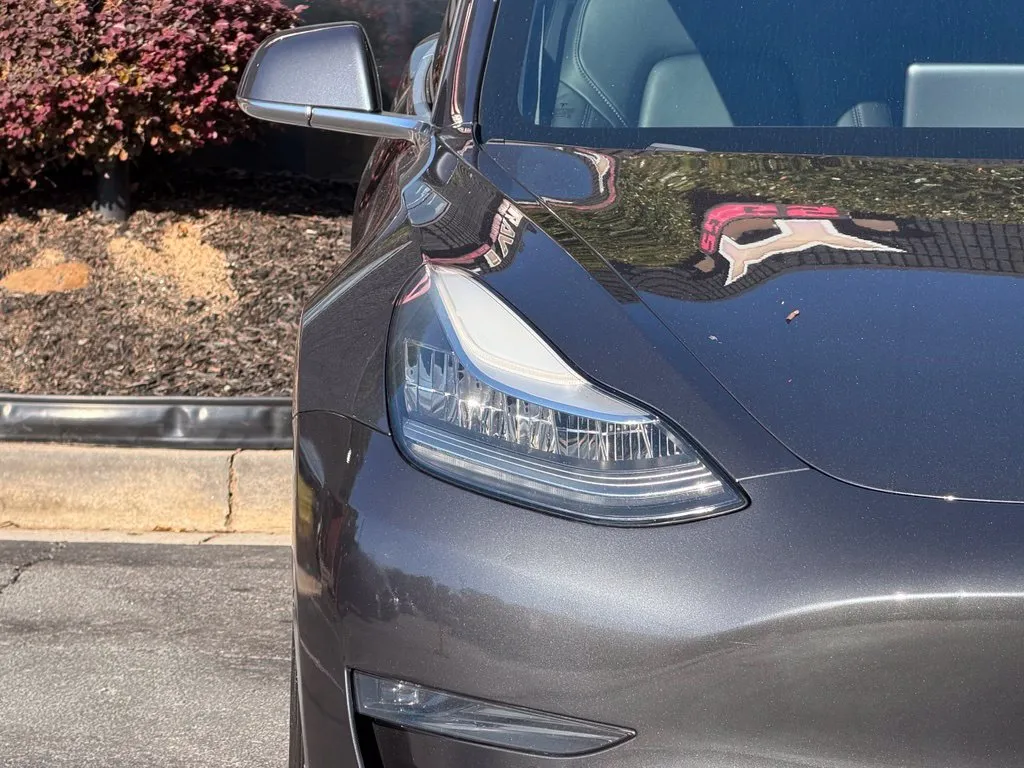 Tesla Model 3 photo 4