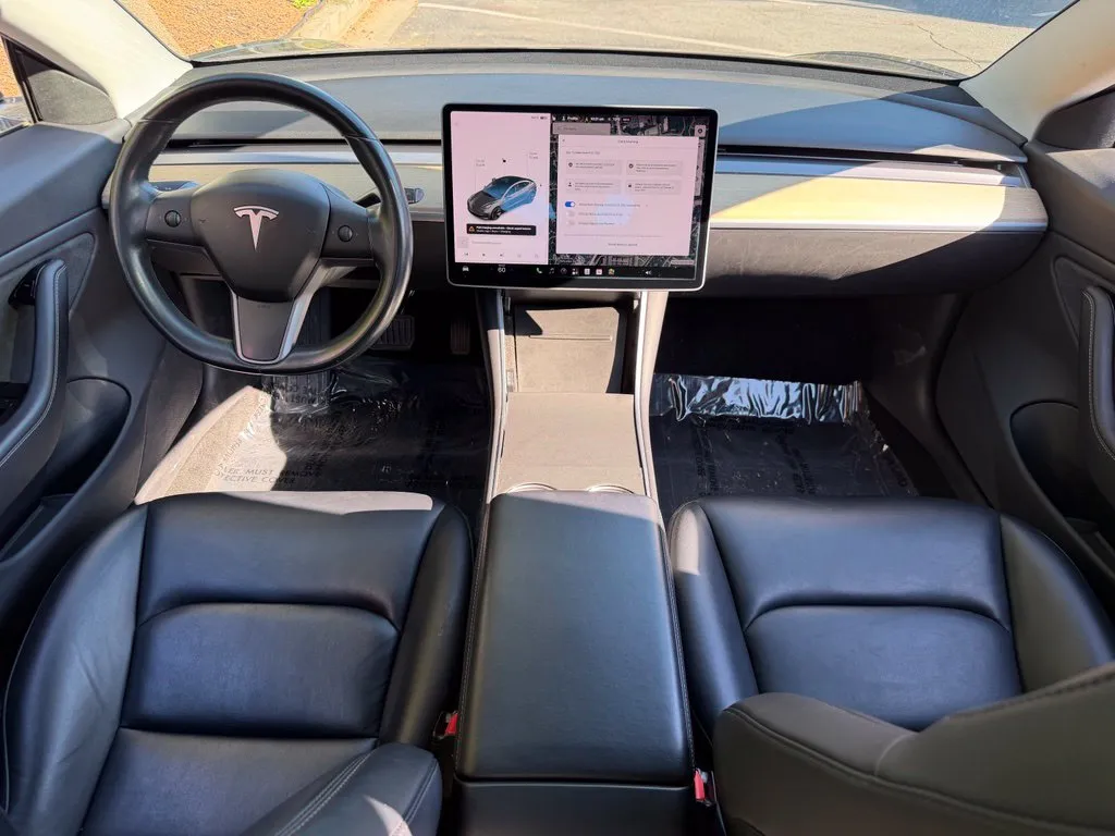 Tesla Model 3 photo 39